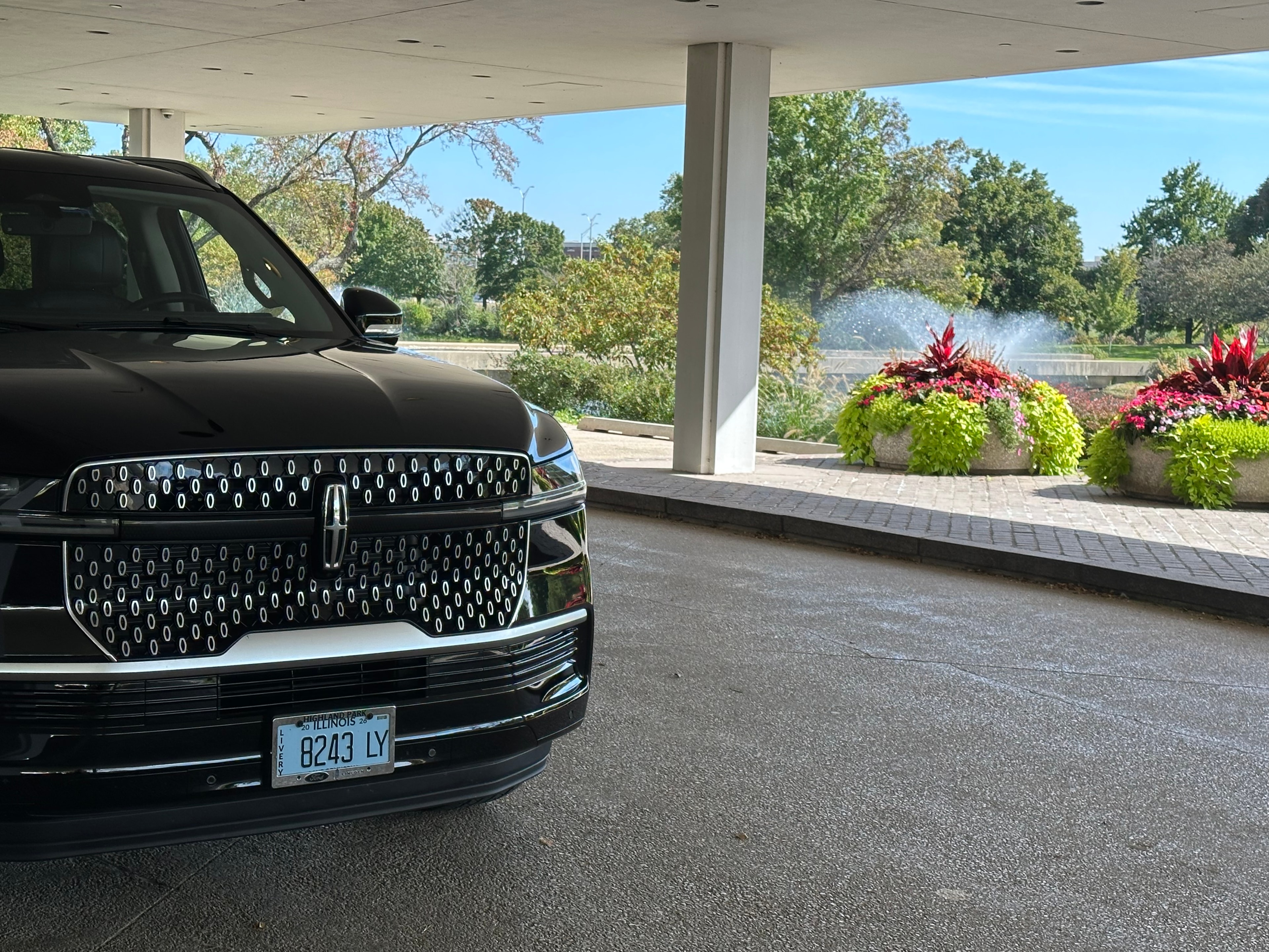 Lincoln Navigator SUV front grille close-up