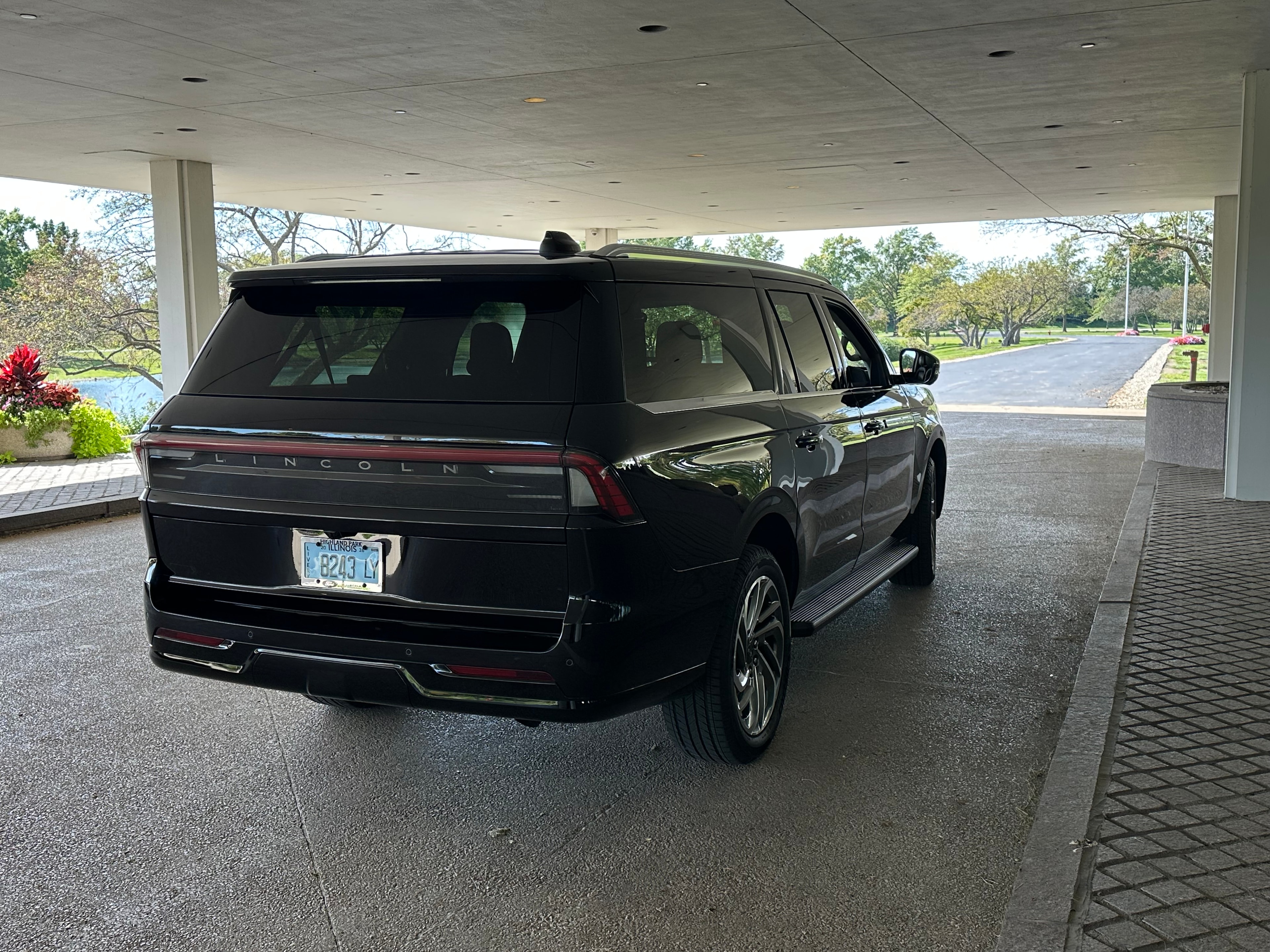Lincoln Navigator SUV rear exterior badge